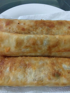 A picture of Chicken Macaroni Spring Rolls.