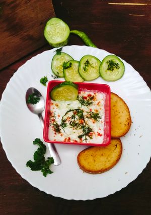 A picture of Tzatzuki dip(Lebanese tzatziki dip).