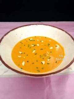 Una foto de Sopa de pimientos y almendras