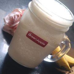 A picture of Banana oats shake.