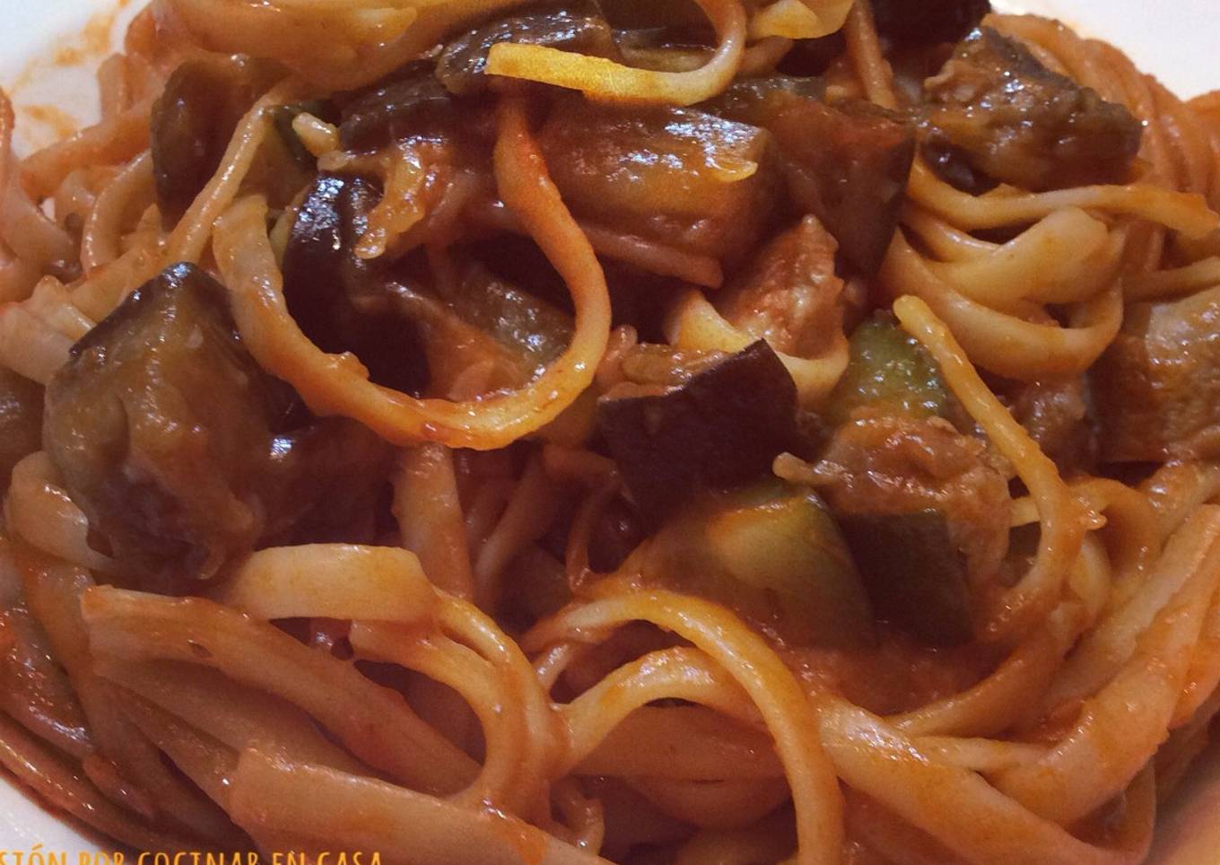 Espaguetis con berenjena, calabacín y champiñón