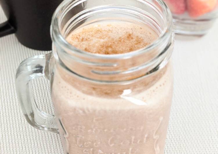 Step-by-Step Guide to Prepare Quick Strawberry Chocolate Smoothie