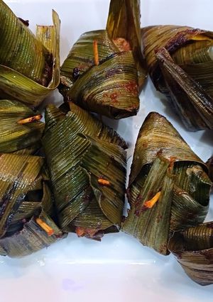 Hình của món Thịt ức gà cuộn lá nếp chiên.