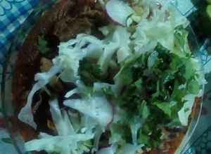 Una foto de Pozole de cerdo y pollo
