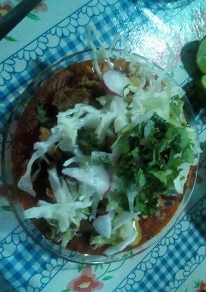 Una foto de Pozole de cerdo y pollo