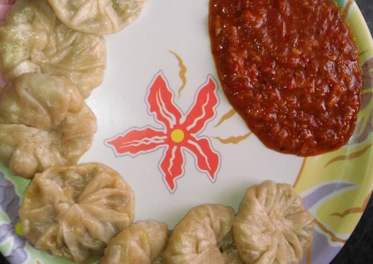 Momos with Schezwan chutney