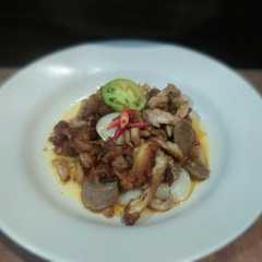 A picture of Suwir ayam pedas.