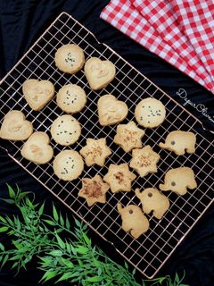 Foto resep Simple Butter Cookies Cuma 3 Bahan (Kue Kering Pemula Ekonomis)