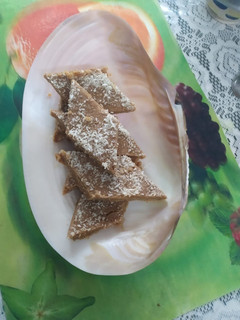 મસાલેદાર સુખડી(sukhadi recipe in Gujarati) રેસીપી મુખ્ય ફોટો