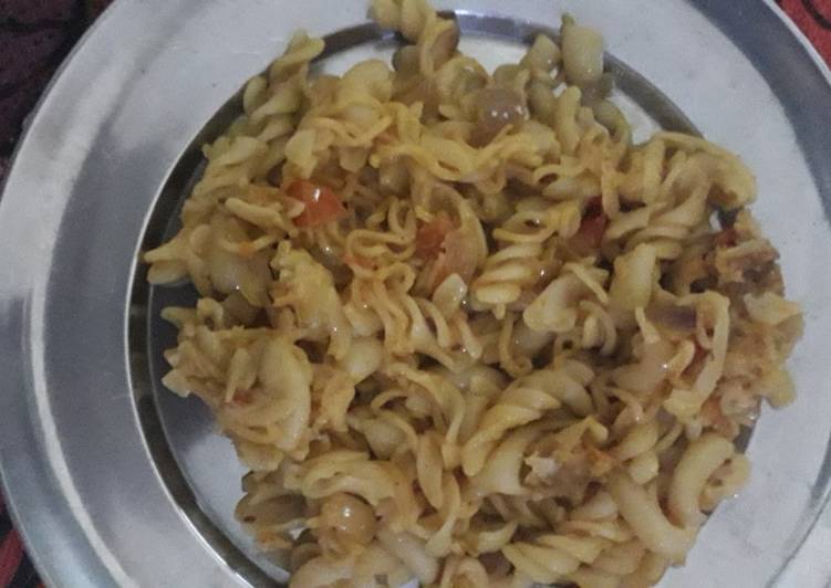 Steps to Make Perfect Maggi macroni and pasta mixture