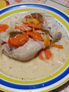 Una foto de Pollo al vino blanco