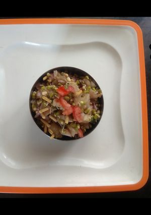 A picture of Moong sprouts chaat.