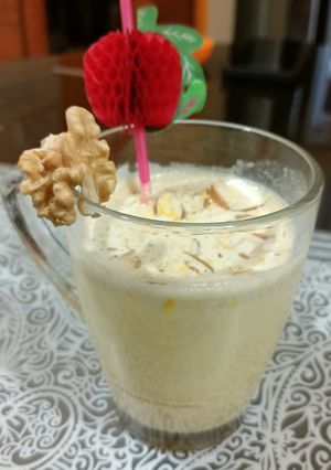 અખરોટ કેસર દૂધ (Akhrot Kesar Milk Recipe In Gujarati) રેસીપી મુખ્ય ફોટો
