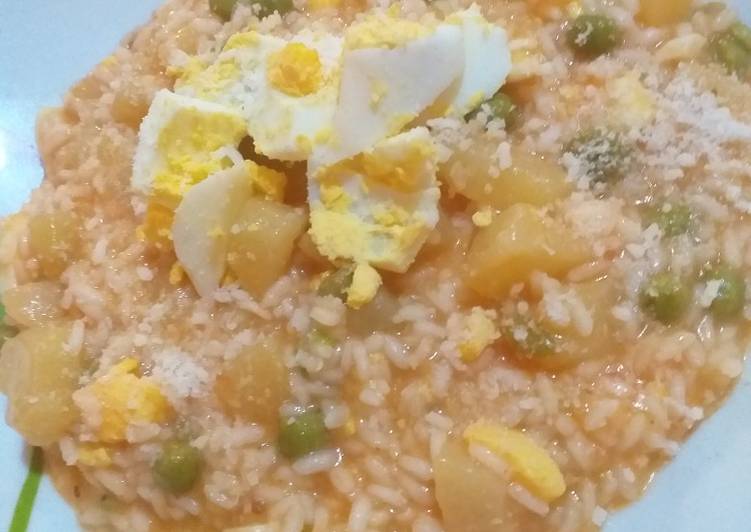 Riso patate,piselli e uovo