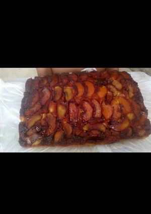 Una foto de Torta invertida de duraznos