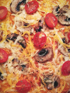 Una foto de Pizza con base de coliflor