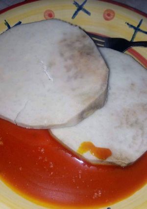 A picture of Boiled yam with palmoil.