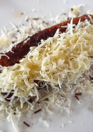 A picture of Fried Banana with cheese & Chocolate.