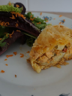 Una foto de Salmón en masa filo