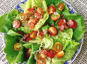 Hình của món Salad Ba Rọi Hun Khói Dầu Olive Vị Basil.