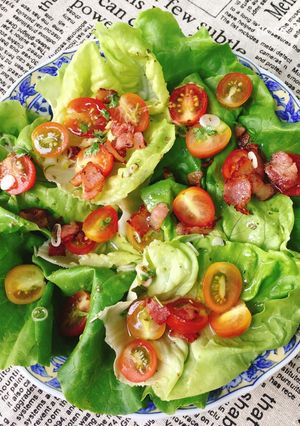 Hình của món Salad Ba Rọi Hun Khói Dầu Olive Vị Basil.