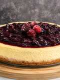 Cheesecake con frutos rojos cremoso al horno