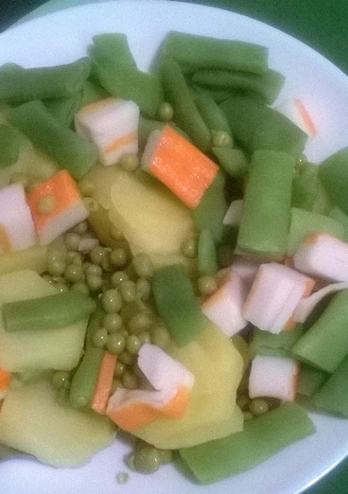 Una foto de Verduras con surimi