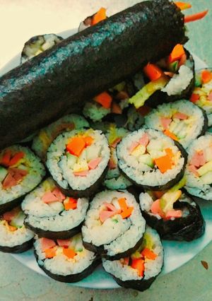 Hình của món Kimbap đơn giản dễ làm.