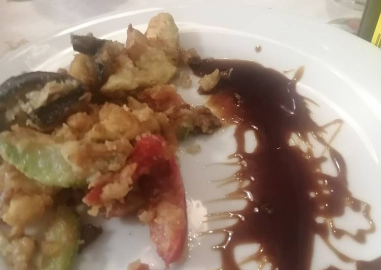 Verduras fritas a la cerveza con miel de caña