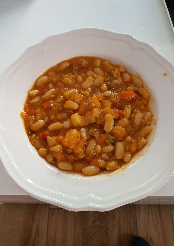 Una foto de Alubias con verduras muy saludables ¡¡¡riquísimas!!!