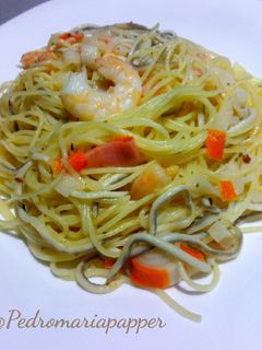 Una foto de Espagueti al ajillo con gambas