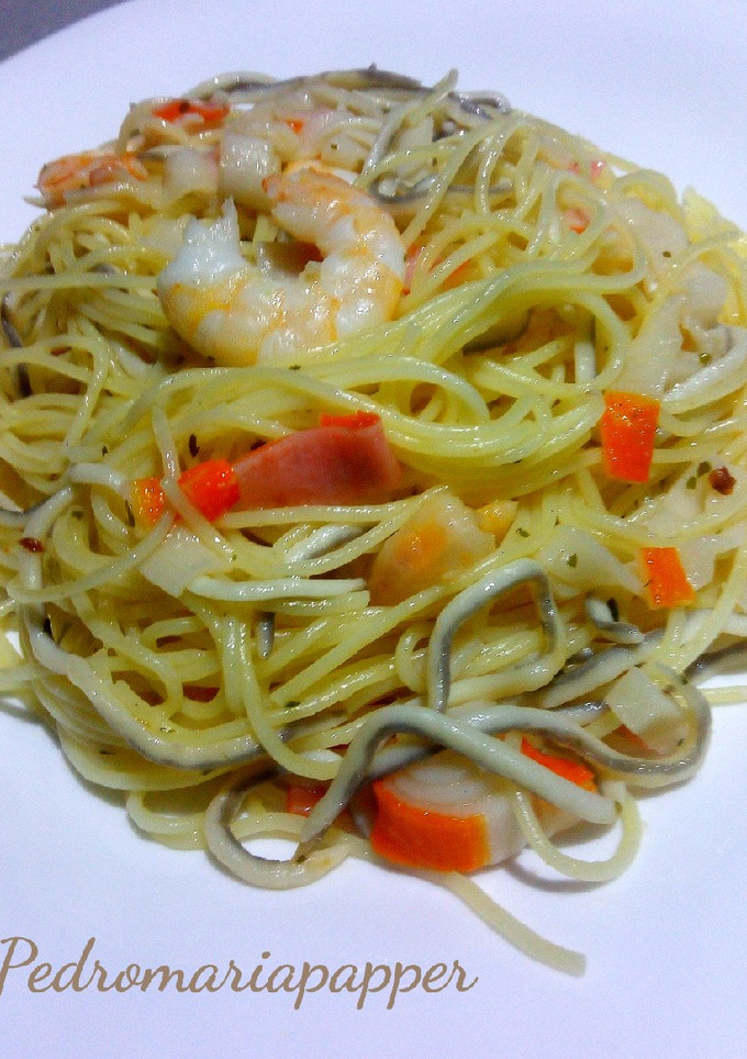 Una foto de Espagueti al ajillo con gambas