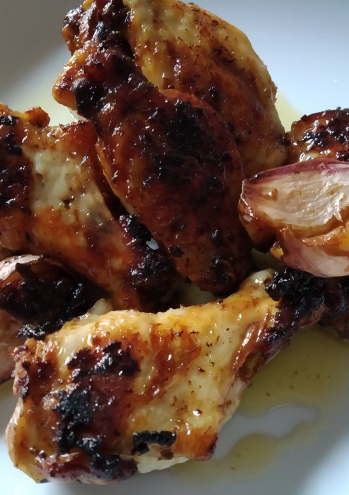 Una foto de Alitas de pollo adobadas