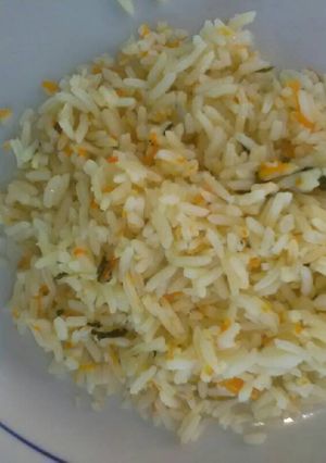 A picture of Carrot rice with egg.