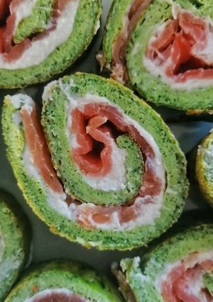Foto di Rotolo di frittata alla rucola con salmone