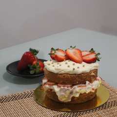 Una foto de Mini torta de fresas con crema