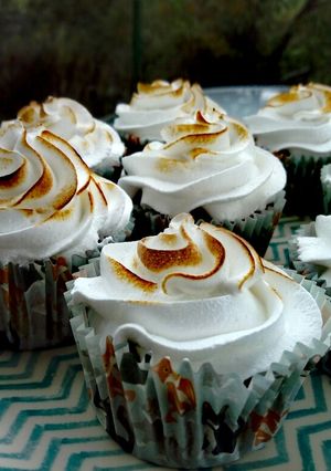 Foto principal de Cupcakes de naranja con crema y topping de merengue