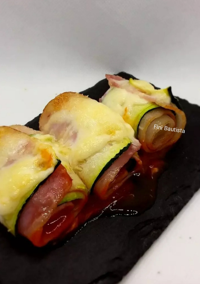 Una foto de Rollitos de calabacín y bacon