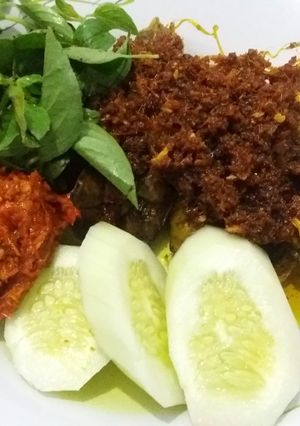 Foto resep Lalapan Ayam bumbu hitam