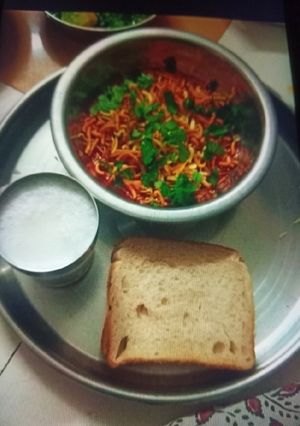 પુના મિસલ (Puna Misal Recipe In Gujarati) રેસીપી મુખ્ય ફોટો