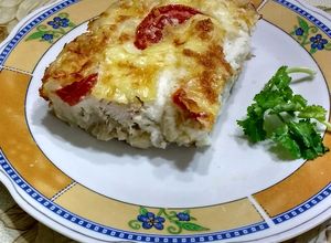 Una foto de Coliflor gratinada con pollo y salsa blanca