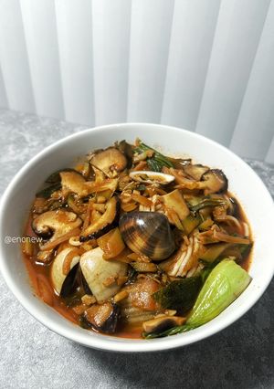Foto resep Jjamppong (Mie Kuah Seafood Pedas ala Korea)