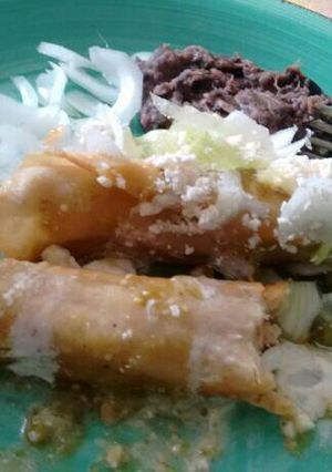 A picture of Tuna Flautas.