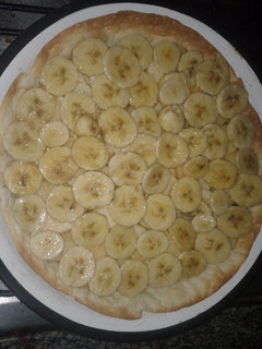 Una foto de Tarta de banana y manzana rica, económica y nutritiva♡