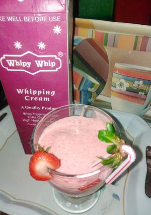 A picture of Strawberry cream shake.