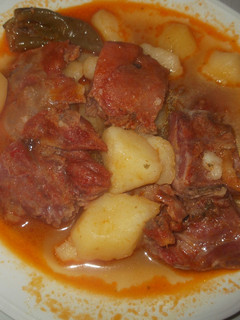 Una foto de Patatas con costillas de cerdo secas