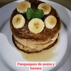 Una foto de Panqueques de avena y banana