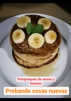 Una foto de Panqueques de avena y banana