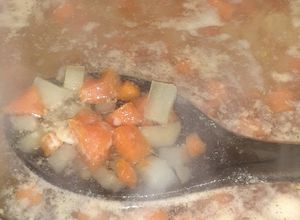 Una foto de Escabeche de pollo en caldo