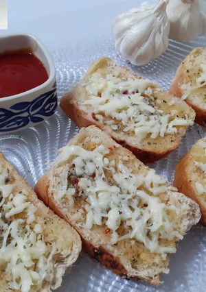 A picture of Cheese garlic bread.